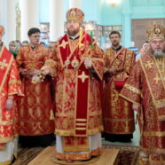 Соборное архиерейское богослужение ко Дню возрождения Свято-Троицкого кафедрального собора Вольска